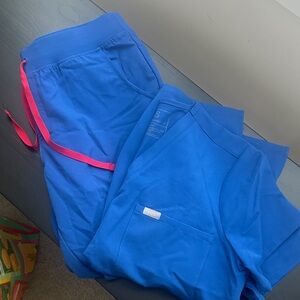 Figs Catarina top and Zamora joggers scrub set